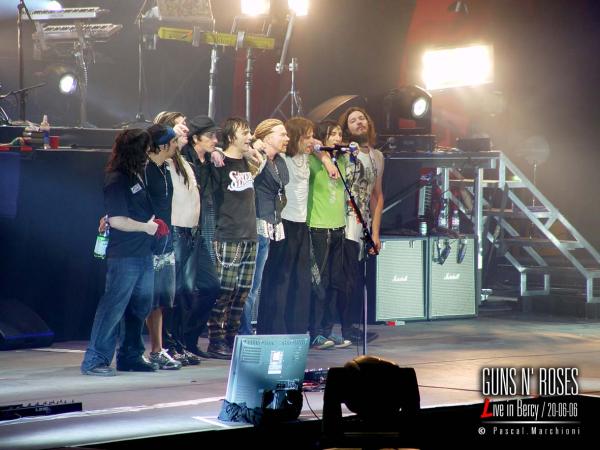 http://www.gnrfrance.net/gnr/groupe/miniature.php?tnH=600&url=/concerts/2006/05_07_europe/0620_paris/DSC04302.jpg