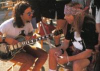 Gilby Clarke et Axl Rose sur le tournage du clip d'Estranged en 1994