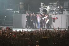 Guns N' Roses salue le public à la fin du concert de Taipei