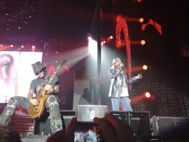 D.J. Ashba et Axl Rose live à Belfast en Irlande du Nord