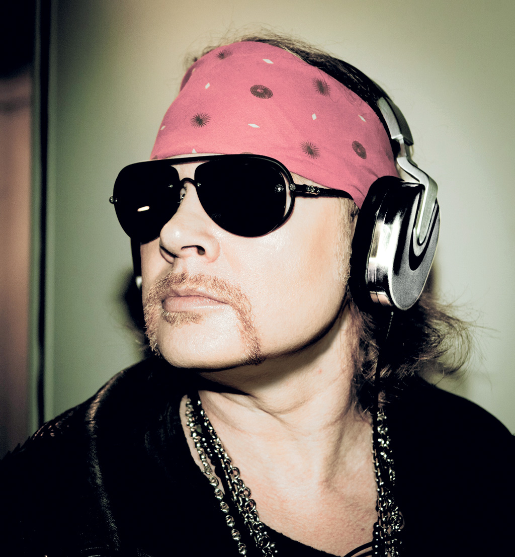 axl-rose-headphones-ultrasone.jpg