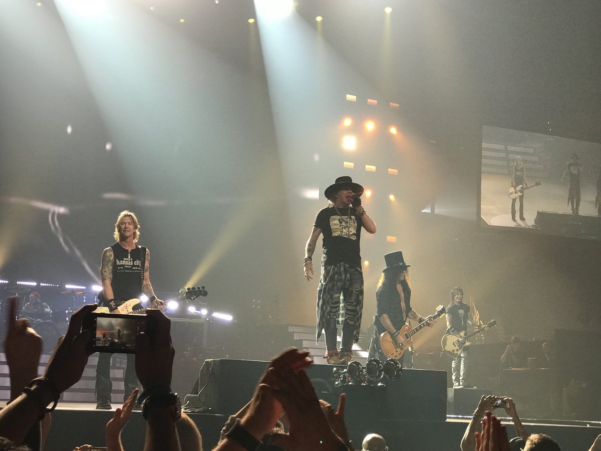 photo guns n roses live louisville 2017