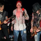 Concerts 2010 0211 newyork cbgb richard axl dj ashba01