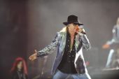 Concerts 2010 south america 0316 porto alegre axl01