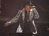 Concerts 2010 south america 0316 porto alegre axl06