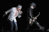 Concerts 2010 south america 0318 montevideo axl dj ashba01