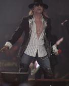 Concerts 2010 south america 0318 montevideo axl04