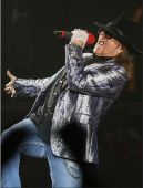 Concerts 2010 south america 0320 santiago axl04