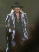 Concerts 2010 south america 0320 santiago axl06
