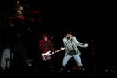 Concerts 2010 south america 0330 bogota tommy axl01