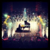 Concerts 2012 las vegas 1118 axl piano01