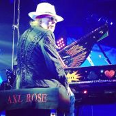 Concerts 2012 las vegas 1124 axl piano01