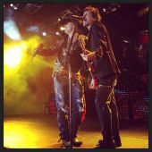 Concerts 2013 0317 melbourne axl tommy01