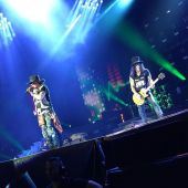 Concerts 2016 0623 detroit concert axl slash01