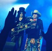 Concerts 2016 0623 detroit concert axl slash02