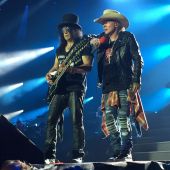 Concerts 2016 0623 detroit concert axl slash03