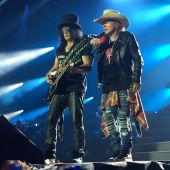 Concerts 2016 0623 detroit concert axl slash03