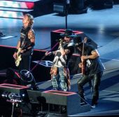 Concerts 2016 0623 detroit concert duff axl slash01