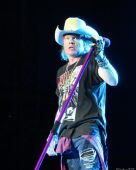 Concerts 2016 0724 east rutherford axl04