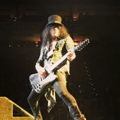 Concerts 2017 1103 louisville concert slash01