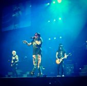 Concerts 2017 1118 sacramento gnr01