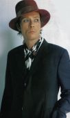 Velvet revolver 0311guitarworld03