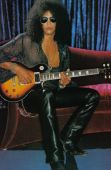 Velvet revolver 0311guitarworld04