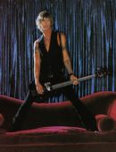 Velvet revolver 0311guitarworld05