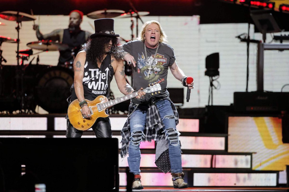 photo concert guns n roses axl rose slash 2017