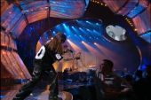 Concerts 2002 0829 vmas dvd16