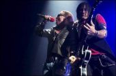 Axl Rose et Richard Fortus live en 2006