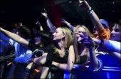 Des fans de Guns N' Roses à un concert en 2006