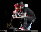 Concerts 2010 0113 winnipeg axl dj ashba01