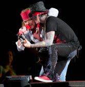 Concerts 2010 0113 winnipeg axl dj ashba06