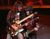 Concerts 2010 0113 winnipeg ron dj ashba01