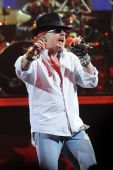 Concerts 2010 0117 edmonton axl01