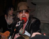 Concerts 2010 0214 newyork rosebar axl10