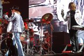 Concerts 2010 europe 0608 moscow axl chris02
