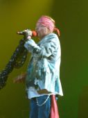 Concerts 2010 europe 1002 lille taker5962 gunsnroses20