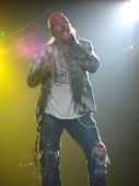Concerts 2010 europe 1002 lille taker5962 gunsnroses21