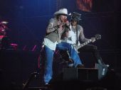 Concerts 2010 south america 0307 brasilia axl dj ashba02