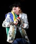 Concerts 2010 south america 0307 brasilia axl01