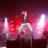 Concerts 2012 0511 moscow axl04