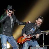 Concerts 2012 0520 liverpool axl ron01