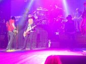 Concerts 2013 0320 brisbane guns n roses billy gibbons01