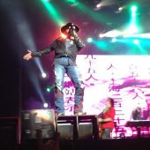 Concerts 2013 0328 abu dhabi axl01