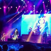 Concerts 2013 0328 abu dhabi axl02
