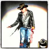 Concerts 2013 0328 abu dhabi axl03