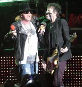 Concerts 2013 0602 kansas city axl tommy01