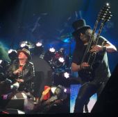 Concerts 2016 0409 lasvegas concert axl slash01